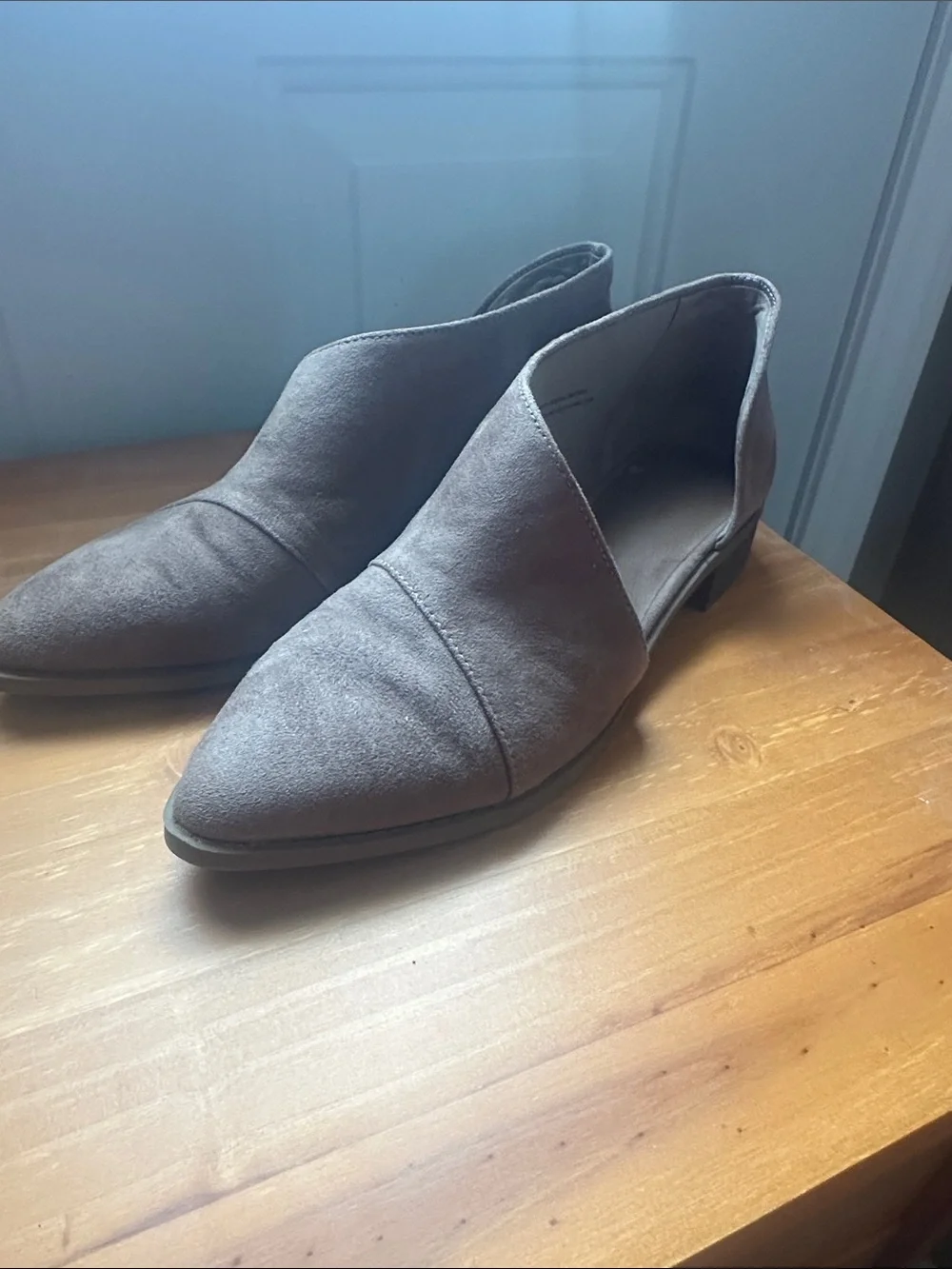 Universal Thread Taupe Pointed D'Orsay Flats